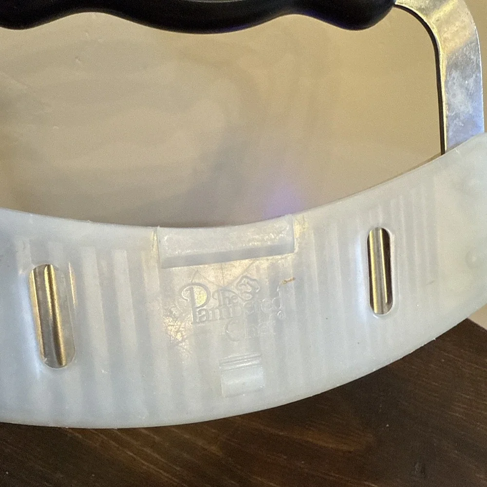 Pampered Chef Crinkle Cutter Vegetable Potato Soap Cheese Chopper Knife w/ Cover